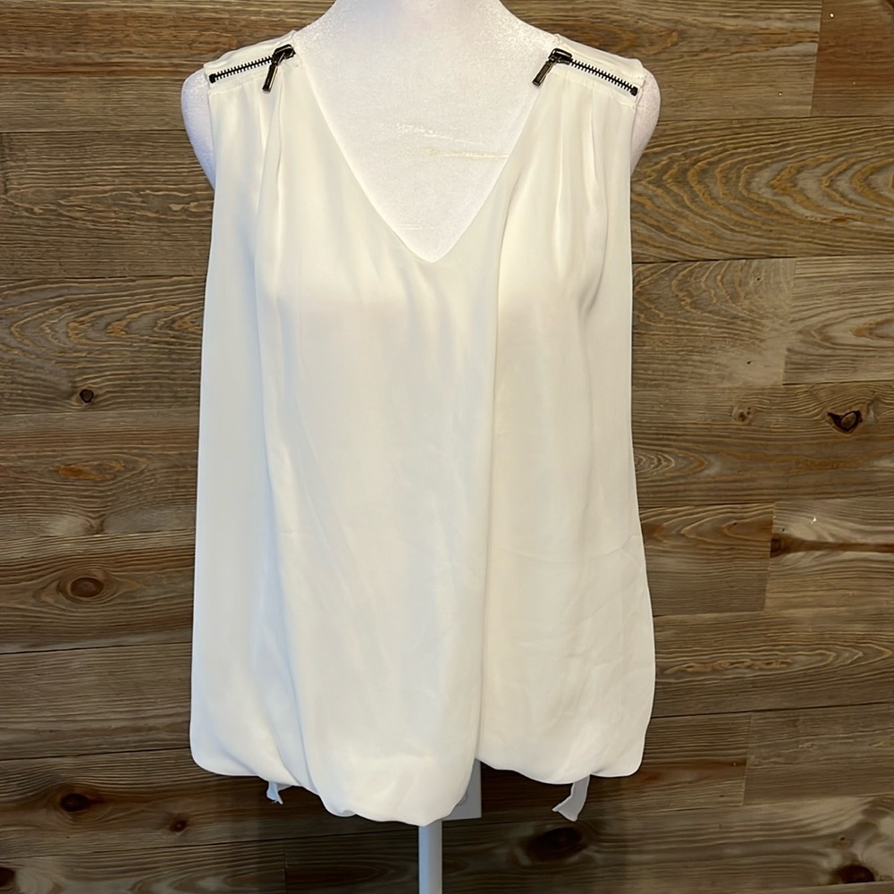🌸 5 for $20 IZ Byer white sleeveless chiffon top w front lining and zippers  L